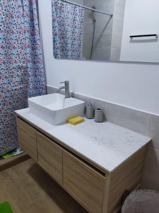 Superbe Appartement Avec Parking Gratuit Et Garde Dakar Dış mekan fotoğraf